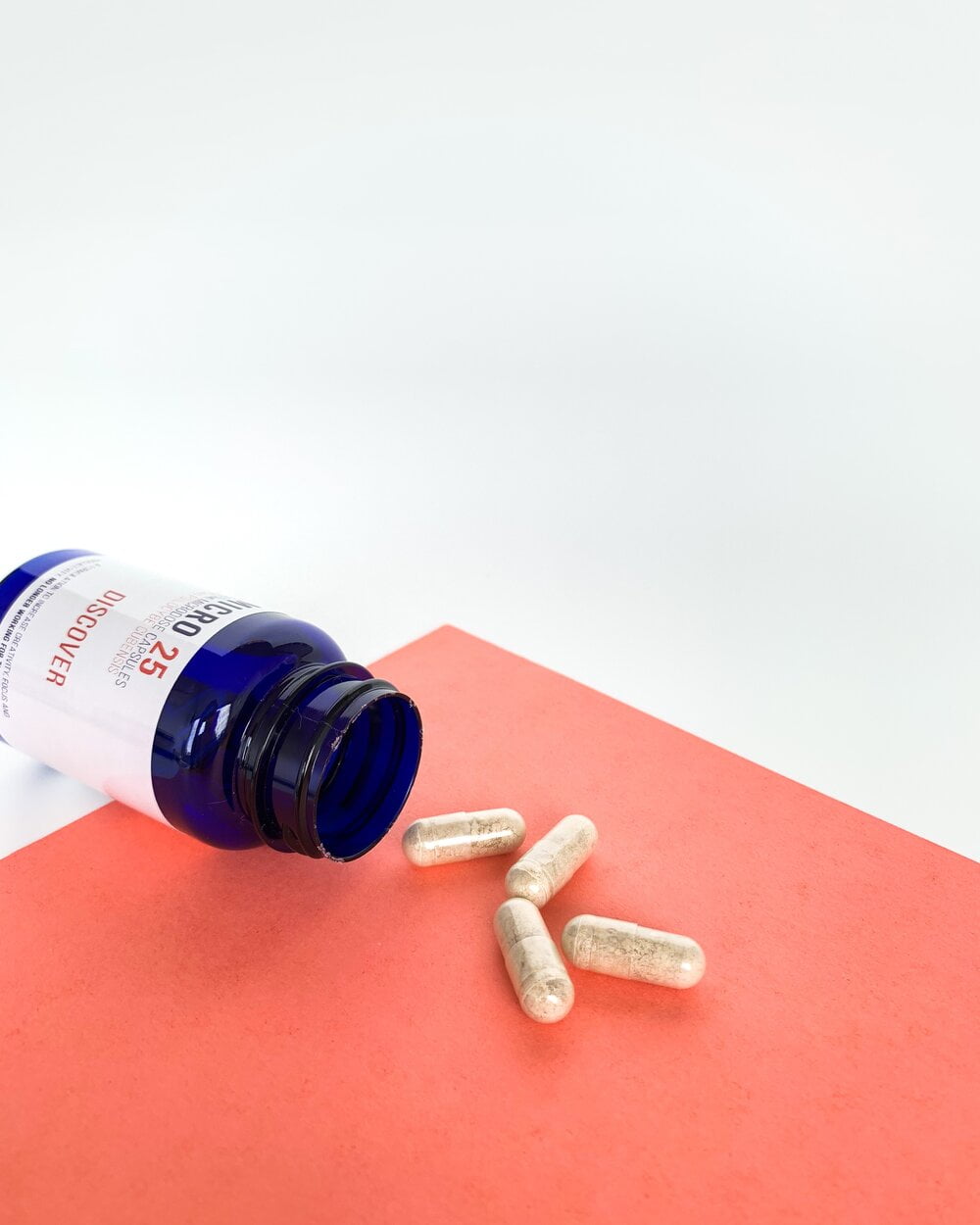 jeanneret-botanical-micro-25-discover-microdose-mushroom-capsules.jpg